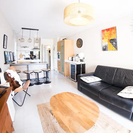 Appartement T2 Rdc Climatise, Terrasse, Parking, A Pied