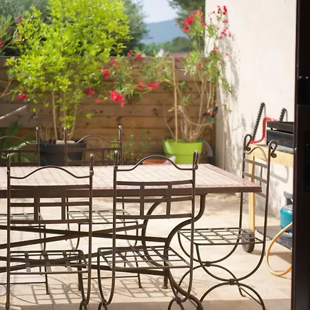 T2 Rdc Climatise, Terrasse, Parking, A Pied